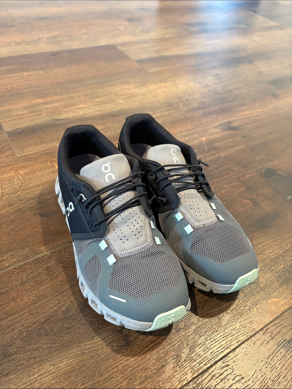 On Cloud Running Women’s Athletic Shoes in Gray, Black and Mint, size 9